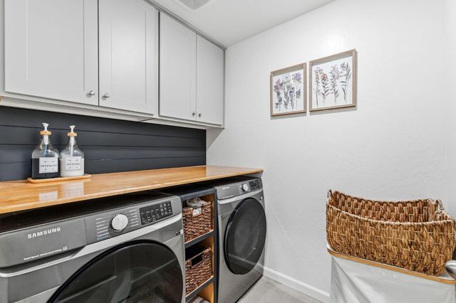 2131 W Ambassador Way, Hanford, CA 93230