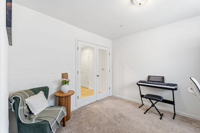 2131 W Ambassador Way, Hanford, CA 93230