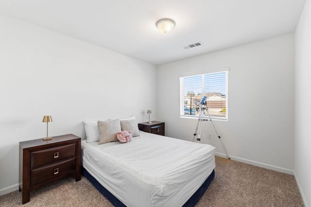 2131 W Ambassador Way, Hanford, CA 93230