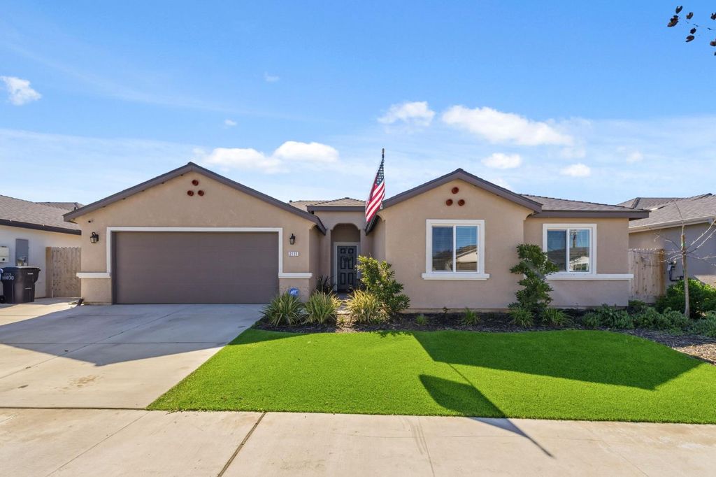 2131 W Ambassador Way, Hanford, CA 93230