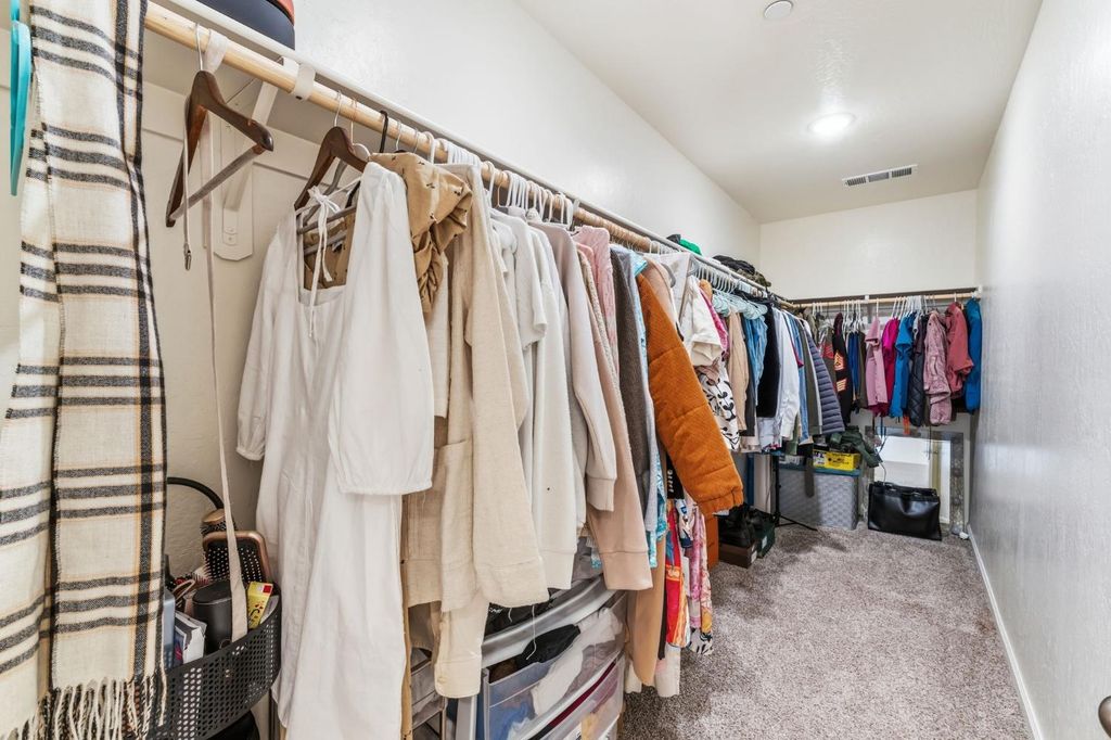 Image 18 of property listing at 2131 W Ambassador Way, Hanford, CA 93230