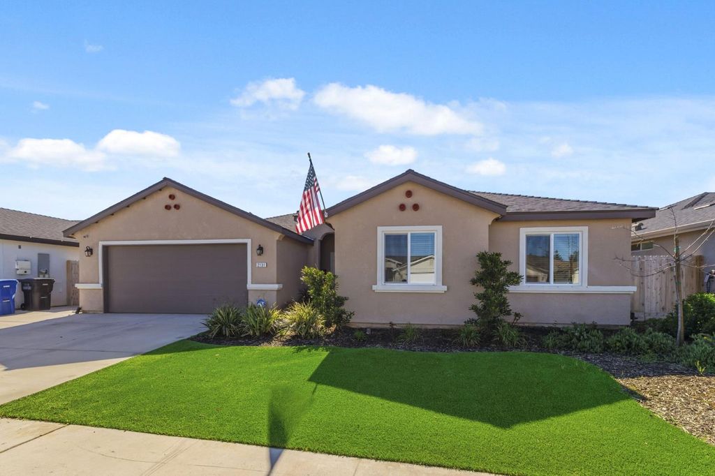Image 2 of property listing at 2131 W Ambassador Way, Hanford, CA 93230