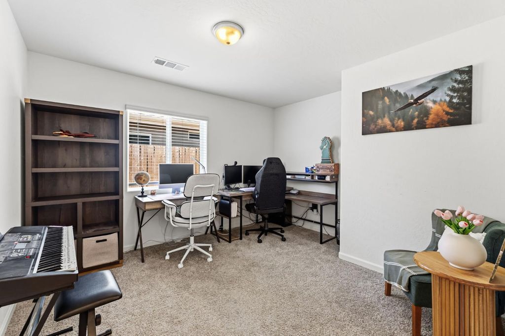 Image 20 of property listing at 2131 W Ambassador Way, Hanford, CA 93230