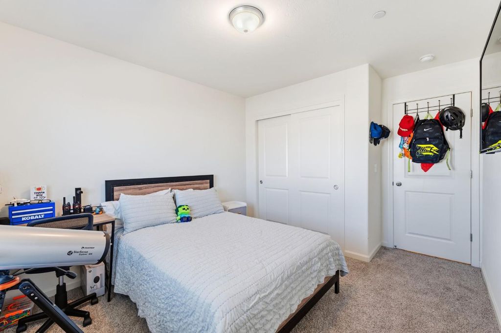 Image 24 of property listing at 2131 W Ambassador Way, Hanford, CA 93230