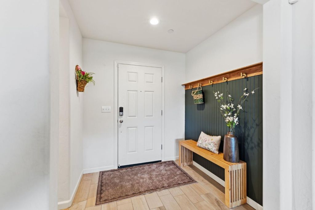 Image 5 of property listing at 2131 W Ambassador Way, Hanford, CA 93230