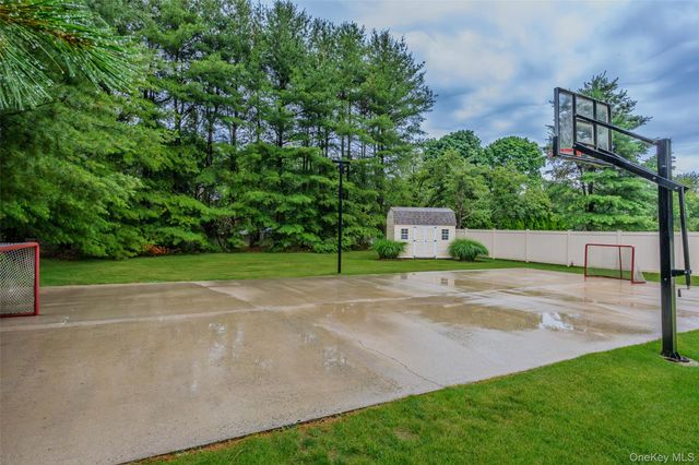 56 Sage Hollow Court, Dix Hills, NY 11746