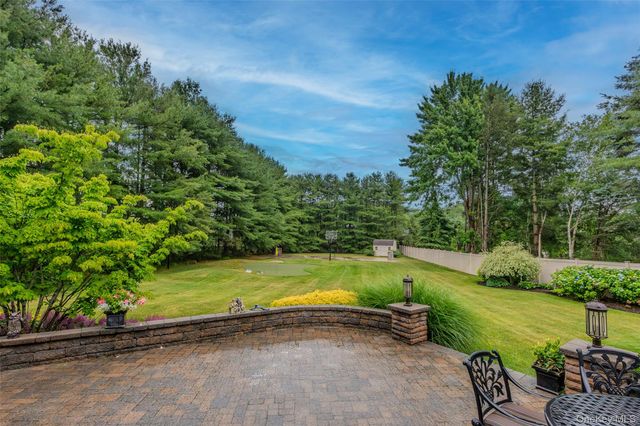56 Sage Hollow Court, Dix Hills, NY 11746