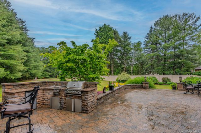 56 Sage Hollow Court, Dix Hills, NY 11746