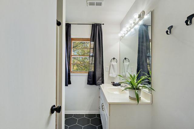 25 13th St, Tracy City, TN 37387