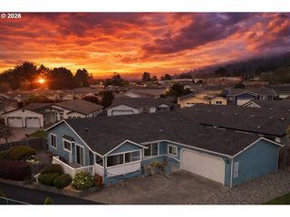 98126 W BENHAM Ln 70, Brookings, OR 97415