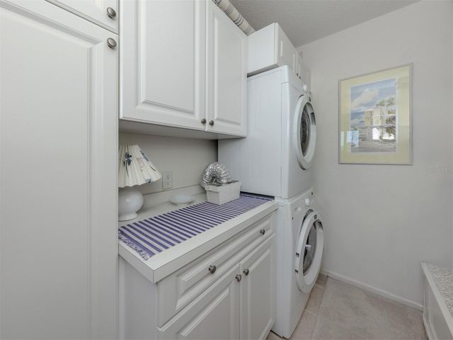 230 SANTA MARIA STREET 330, Venice, FL 34285