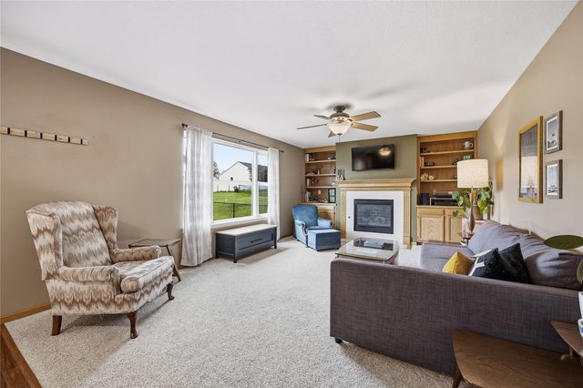 934 Rolling Creek Drive NE, Cedar Rapids, IA 52402