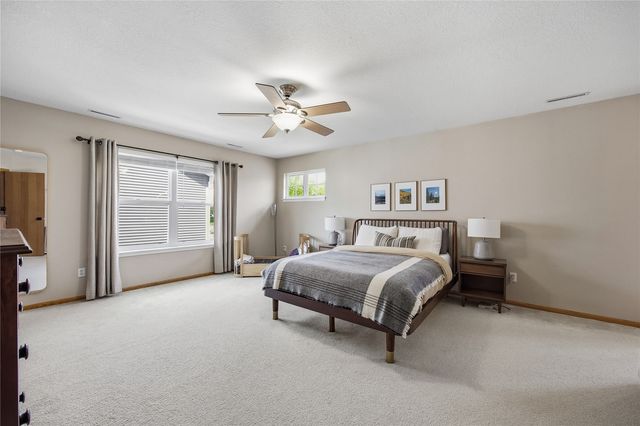 934 Rolling Creek Drive NE, Cedar Rapids, IA 52402