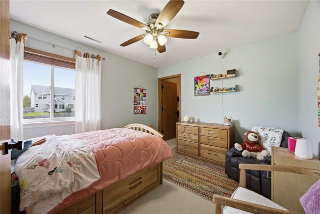 934 Rolling Creek Drive NE, Cedar Rapids, IA 52402