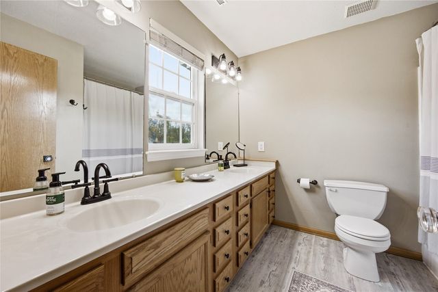 934 Rolling Creek Drive NE, Cedar Rapids, IA 52402