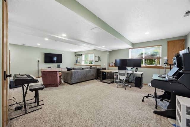 934 Rolling Creek Drive NE, Cedar Rapids, IA 52402