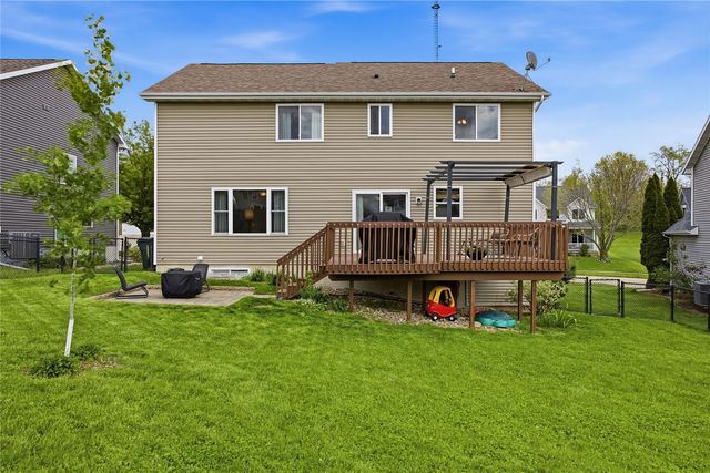 934 Rolling Creek Drive NE, Cedar Rapids, IA 52402