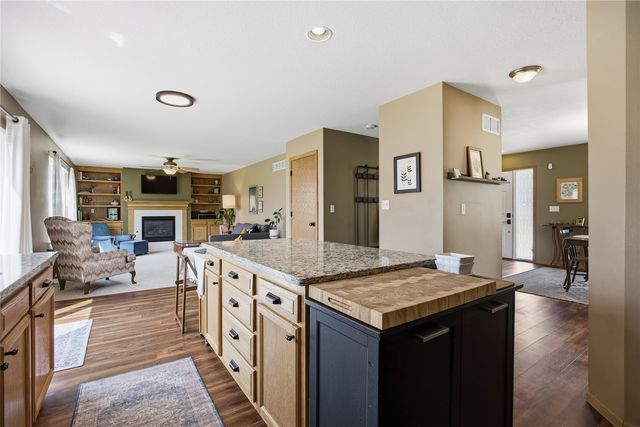 934 Rolling Creek Drive NE, Cedar Rapids, IA 52402
