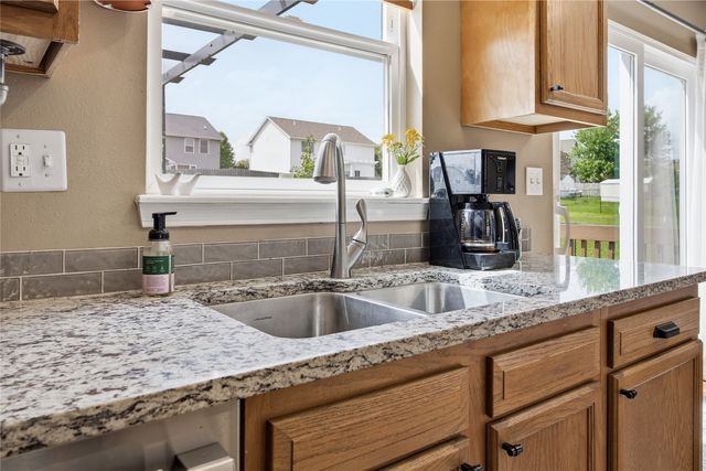 934 Rolling Creek Drive NE, Cedar Rapids, IA 52402