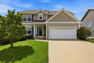 934 Rolling Creek Drive NE, Cedar Rapids, IA 52402