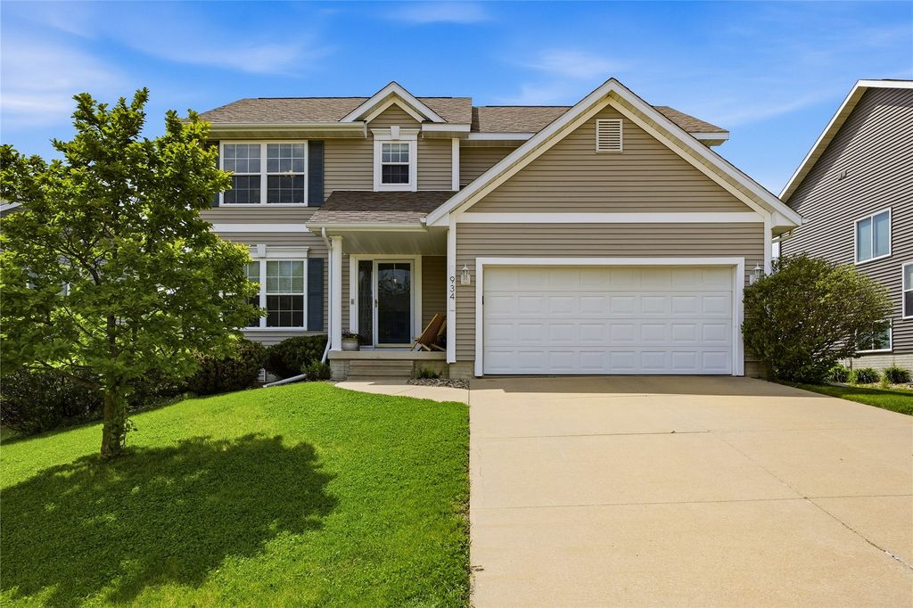 934 Rolling Creek Drive NE, Cedar Rapids, IA 52402