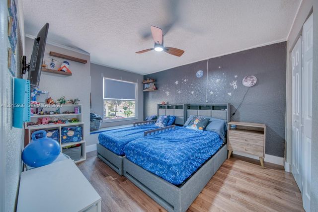 6554 Geneva St, Lake Worth, FL 33467