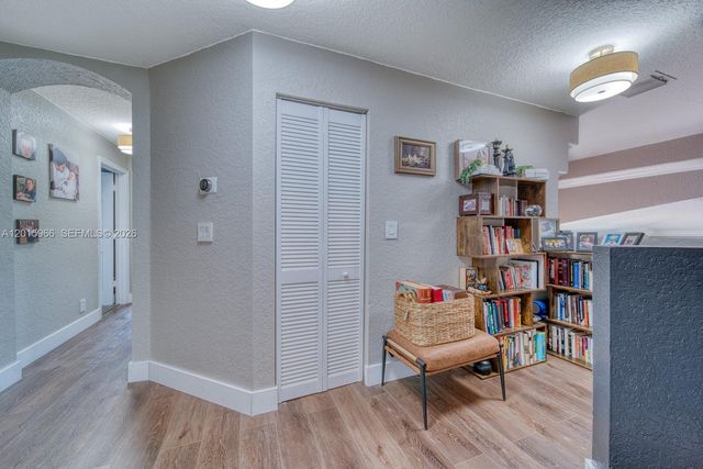 6554 Geneva St, Lake Worth, FL 33467