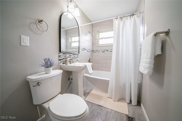 3018 Center Drive, Parma, OH 44134