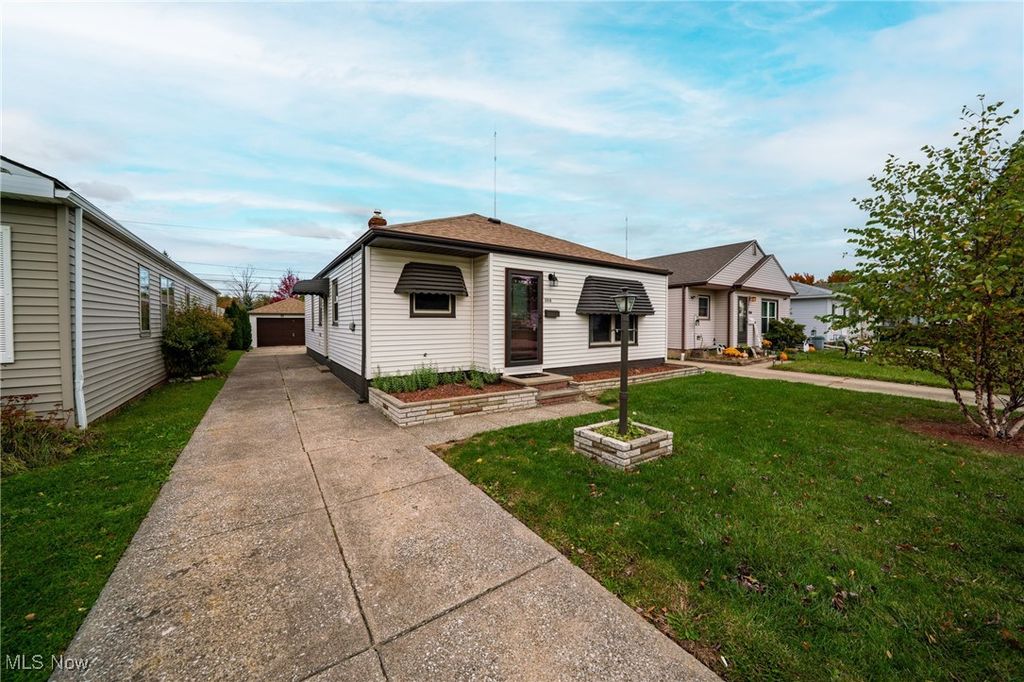 3018 Center Drive, Parma, OH 44134