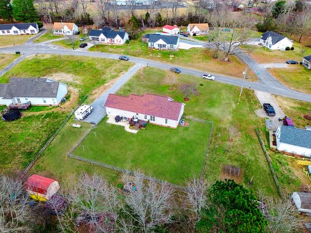 14 Long Meadow Dr, Fayetteville, TN 37334