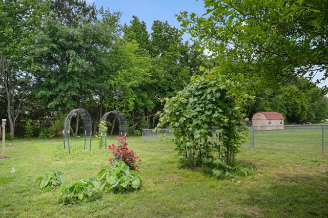 14 Long Meadow Dr, Fayetteville, TN 37334
