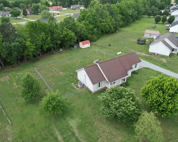 14 Long Meadow Dr, Fayetteville, TN 37334