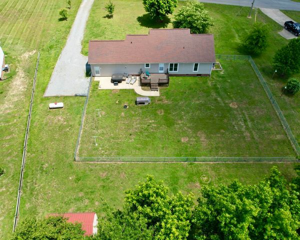 14 Long Meadow Dr, Fayetteville, TN 37334