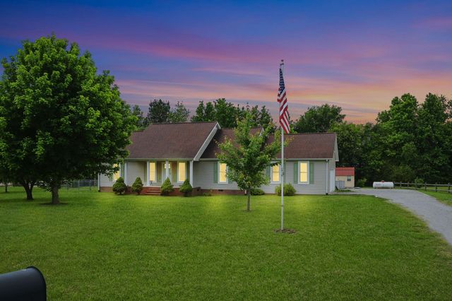 14 Long Meadow Dr, Fayetteville, TN 37334