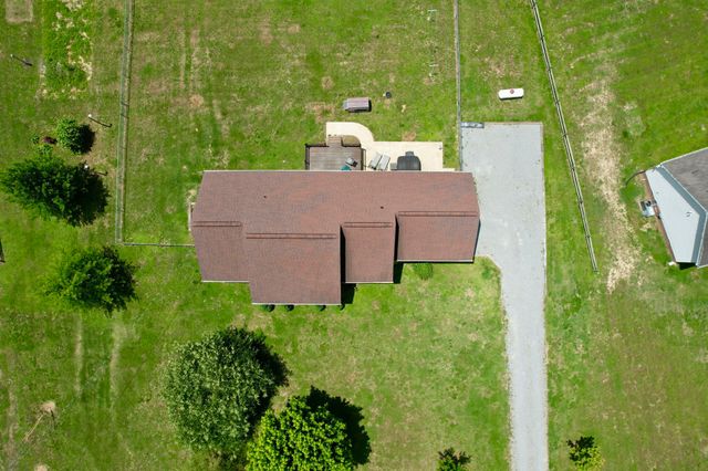 14 Long Meadow Dr, Fayetteville, TN 37334