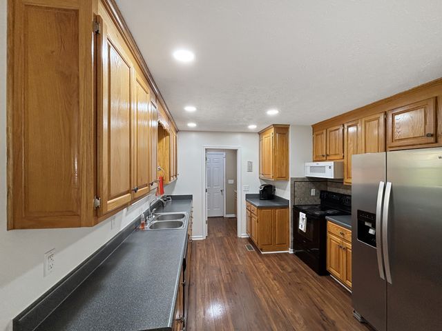 14 Long Meadow Dr, Fayetteville, TN 37334