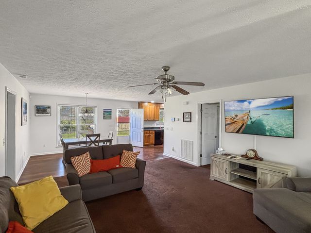 14 Long Meadow Dr, Fayetteville, TN 37334