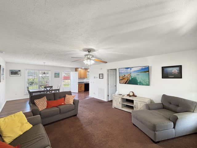 14 Long Meadow Dr, Fayetteville, TN 37334