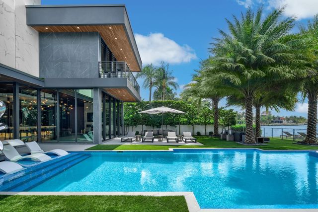 671 Middle River Drive, Fort Lauderdale, FL 33304