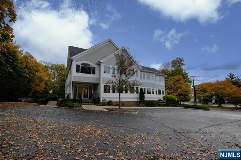 600 Godwin Avenue Ste 5, Midland Park, NJ 07432