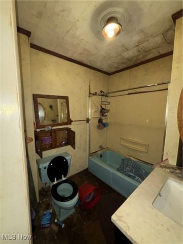 7207 Ivy Avenue, Cleveland, OH 44127