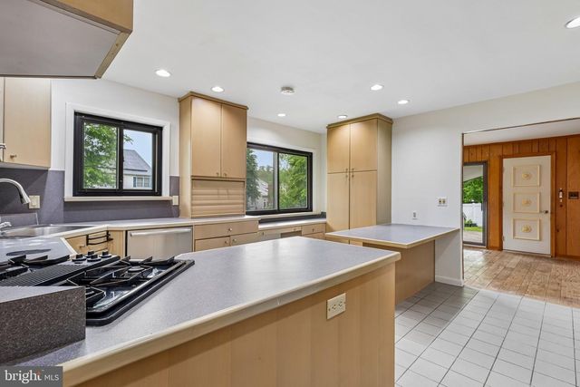 5 ELLIS COURT, Monmouth Junction, NJ 08852