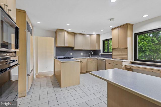 5 ELLIS COURT, Monmouth Junction, NJ 08852