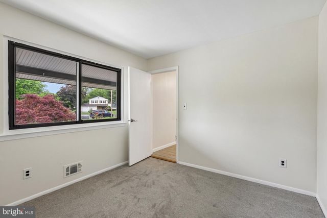 5 ELLIS COURT, Monmouth Junction, NJ 08852