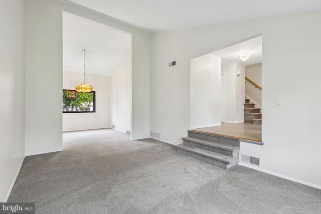 5 ELLIS COURT, Monmouth Junction, NJ 08852