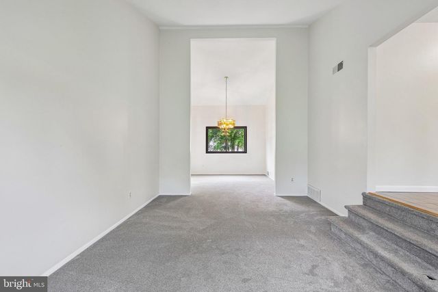 5 ELLIS COURT, Monmouth Junction, NJ 08852