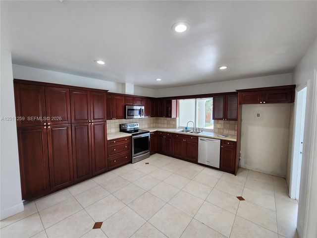 4233 S Jackson St, Hollywood, FL 33021