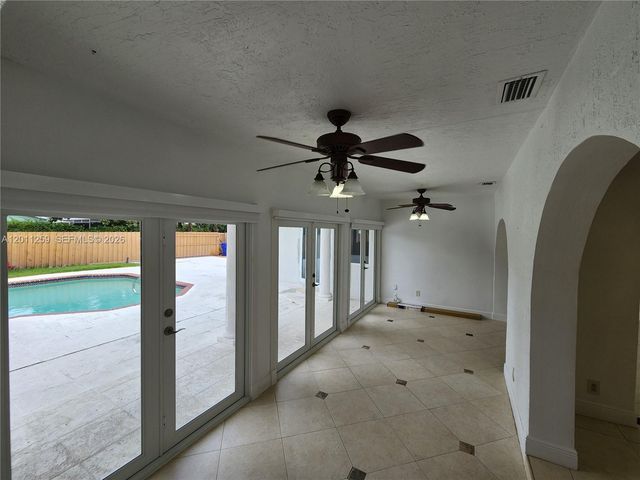 4233 S Jackson St, Hollywood, FL 33021