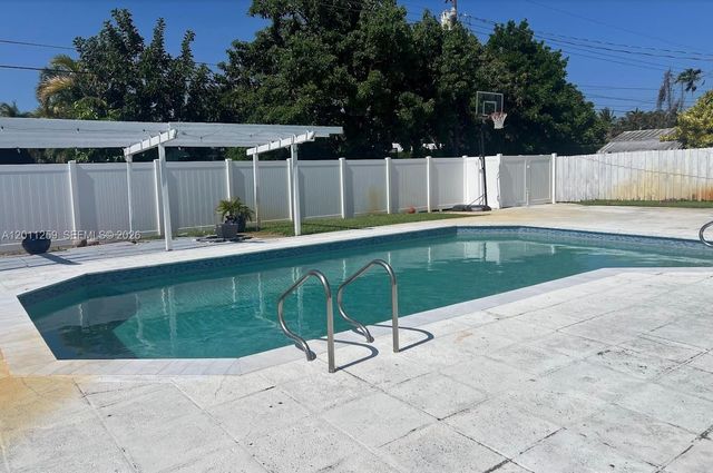 4233 S Jackson St, Hollywood, FL 33021