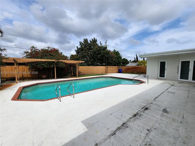 4233 S Jackson St, Hollywood, FL 33021